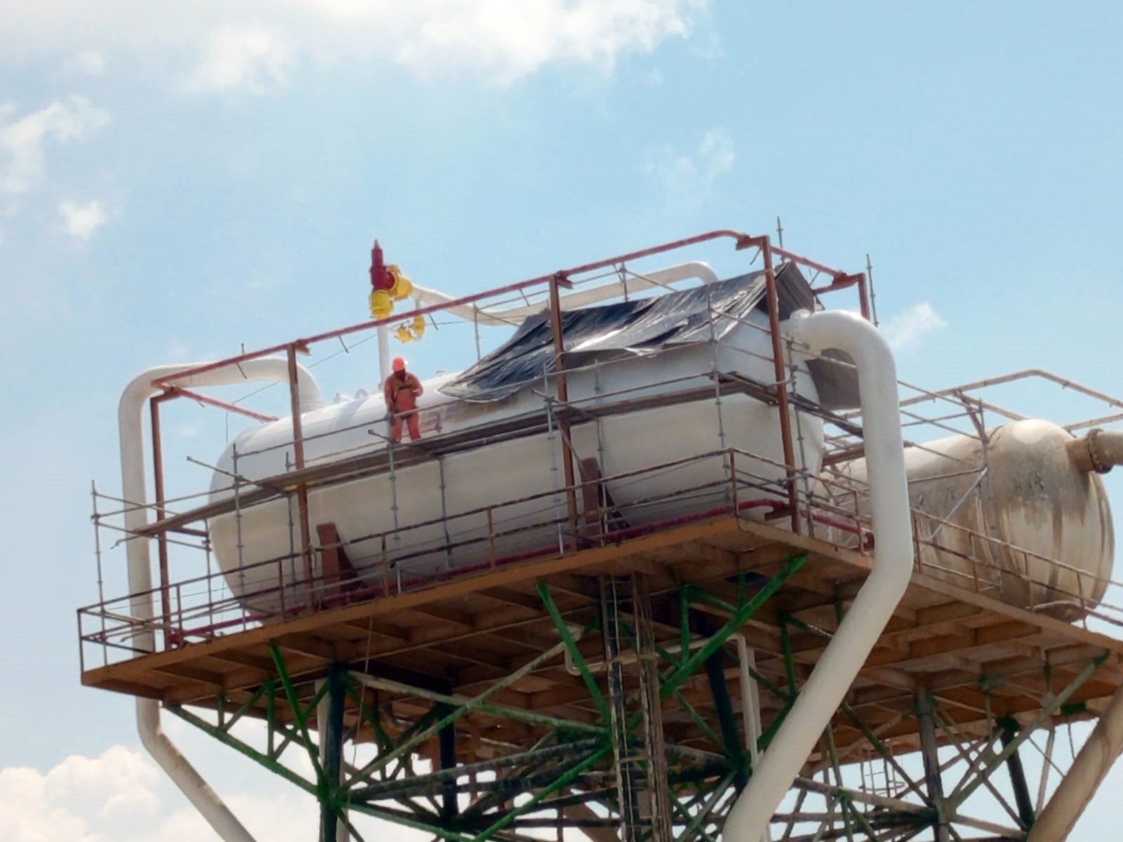 Instalación de separador en Tecominoacán, Tabasco